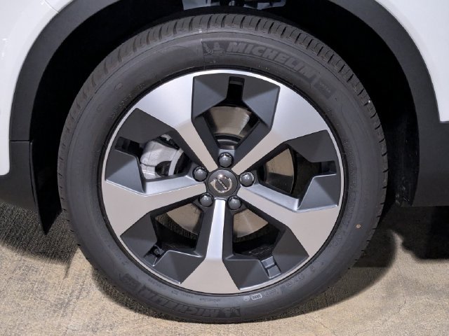 New 2026 Volvo XC40 B5 Plus w/ Protection Package Premier AWD/4WD image 10