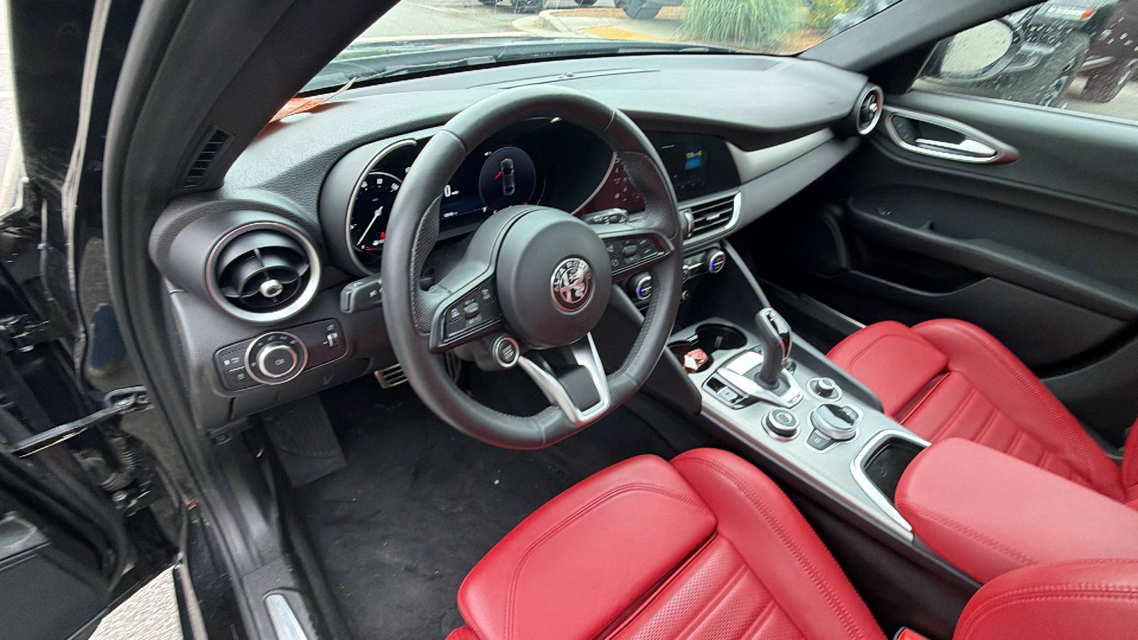 Used 2024 Alfa Romeo Giulia Ti w/ Performance Driving Package AWD/4WD image 25