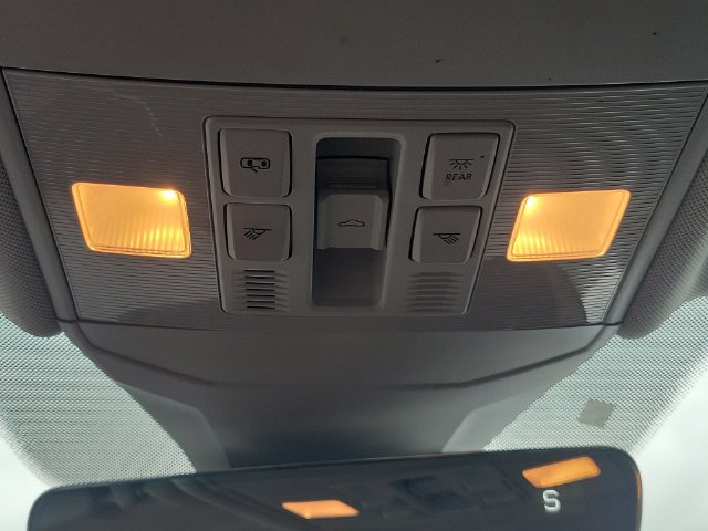 Used 2024 Volkswagen Jetta SE w/ Panoramic Sunroof Package FWD image 26