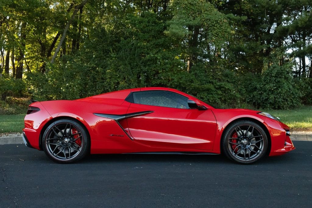 Used 2025 Chevrolet Corvette Z06 w/ Battery Protection Package image 13