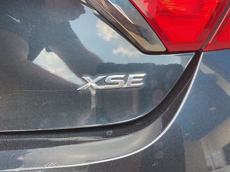 Used 2015 Toyota Camry XSE w/ Advanced Technology Package FWD image 9