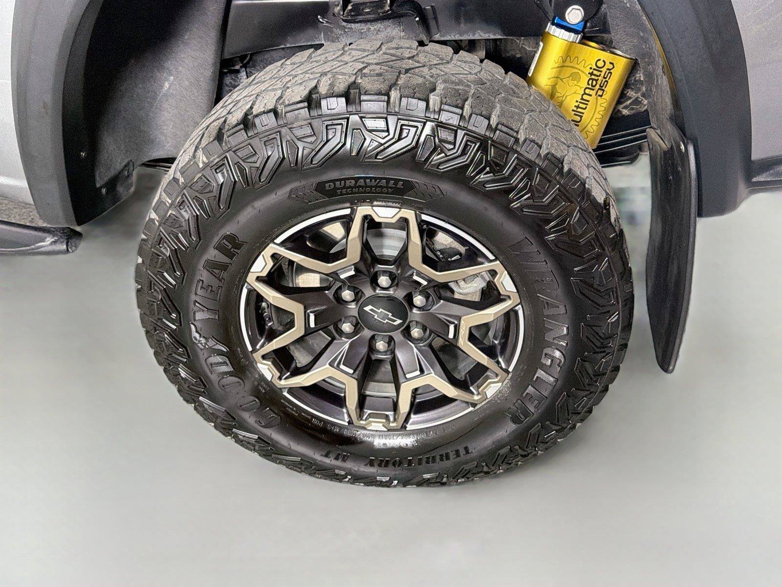 Used 2025 Chevrolet Colorado ZR2 w/ Technology Package AWD/4WD image 29
