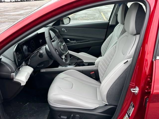 New 2025 Hyundai Elantra Limited image 9