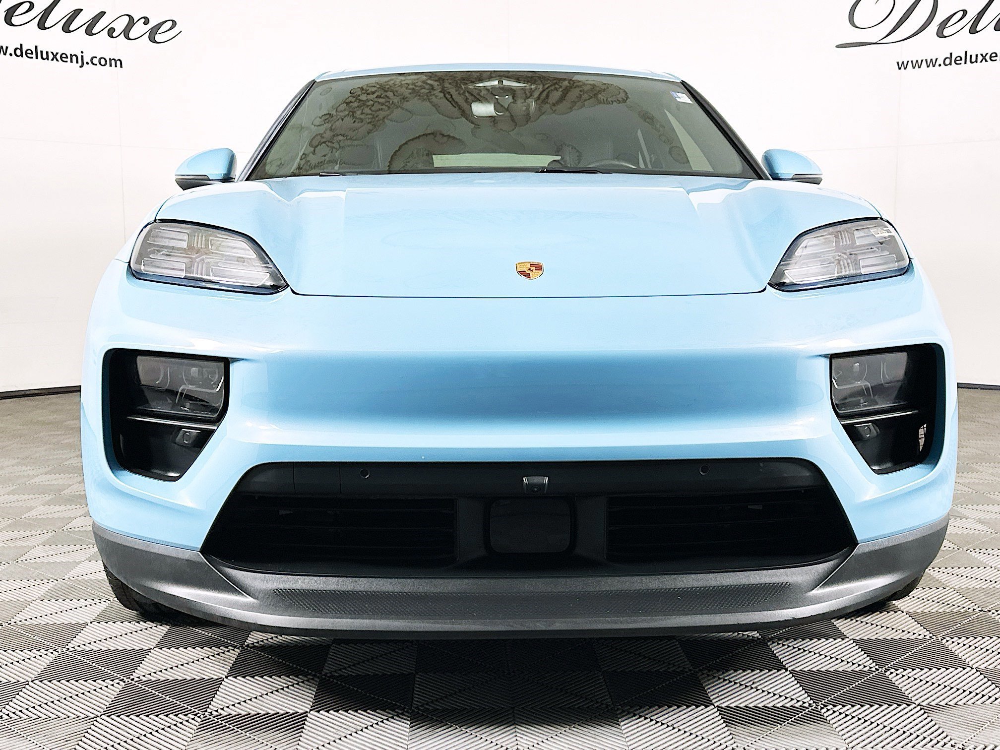 Used 2024 Porsche Macan 4 Electric w/ Premium Package AWD/4WD image 2