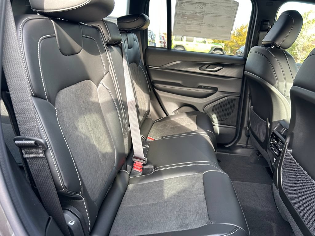 New 2025 Jeep Grand Cherokee Altitude AWD/4WD image 23