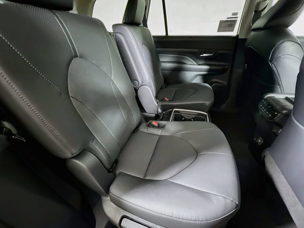 Certified 2025 Toyota Grand Highlander AWD image 21