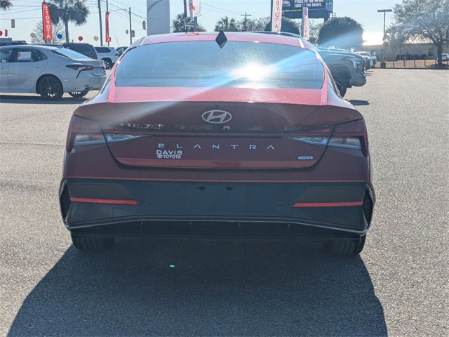 Used 2024 Hyundai Elantra Limited image 4