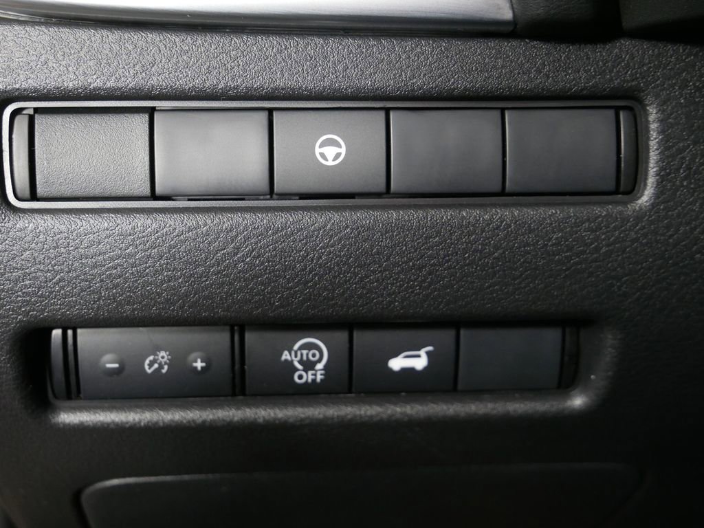 Used 2024 Nissan Rogue SV image 24