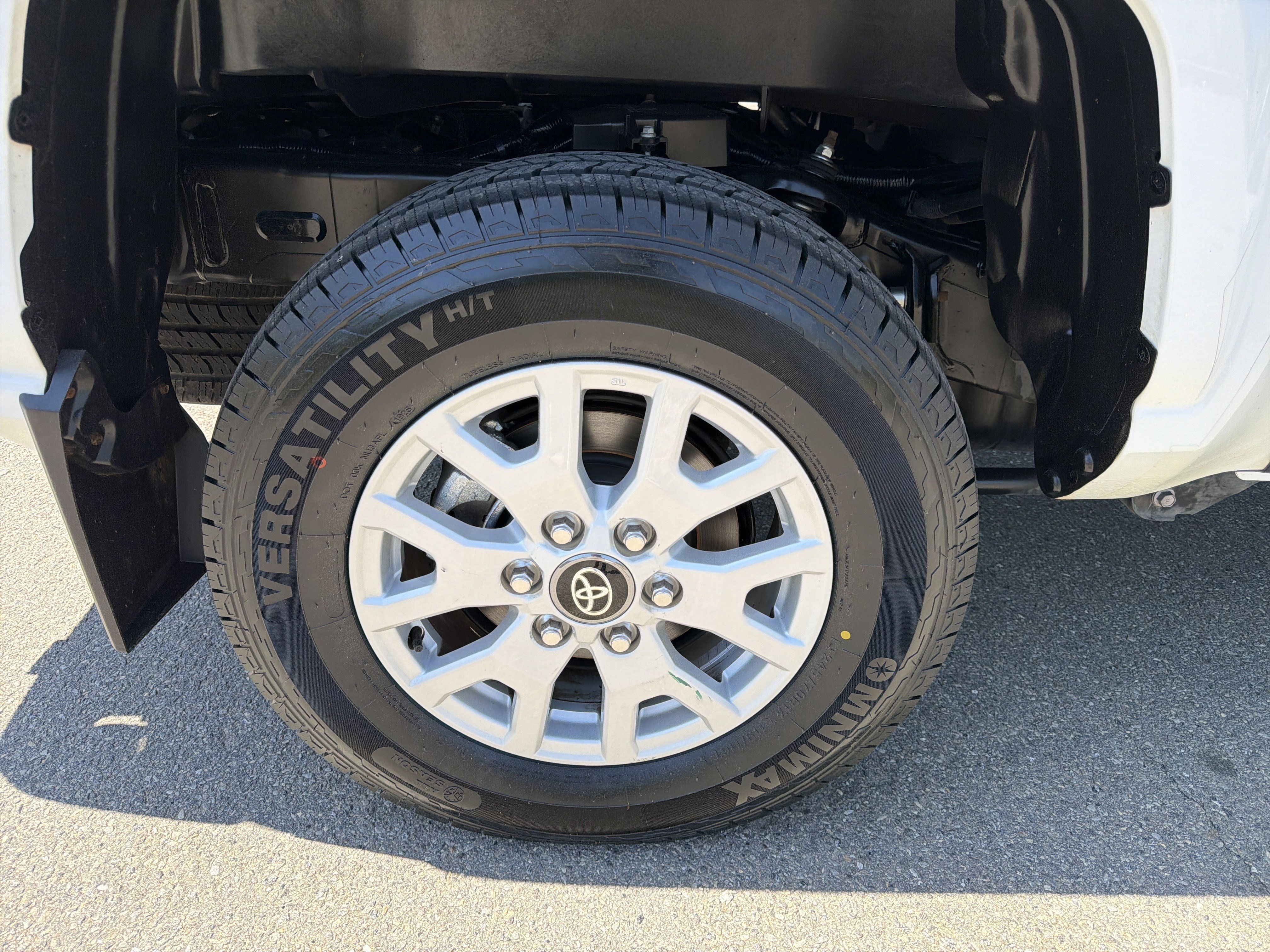 Used 2025 Toyota Tacoma SR5 AWD/4WD image 17