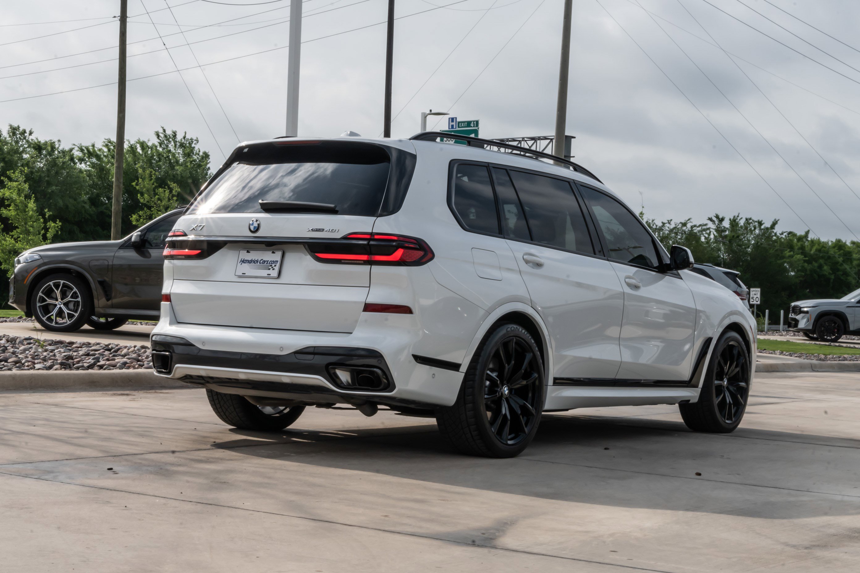 Used 2025 BMW X7 xDrive40i w/ Executive Package image 9