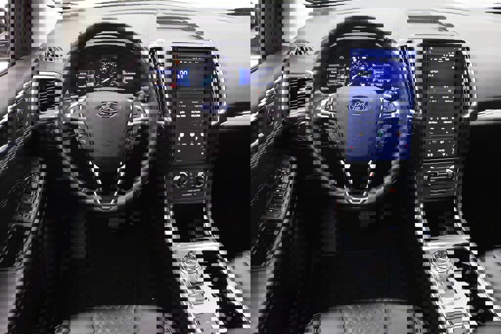 Used 2023 Ford Edge Titanium AWD/4WD image 12