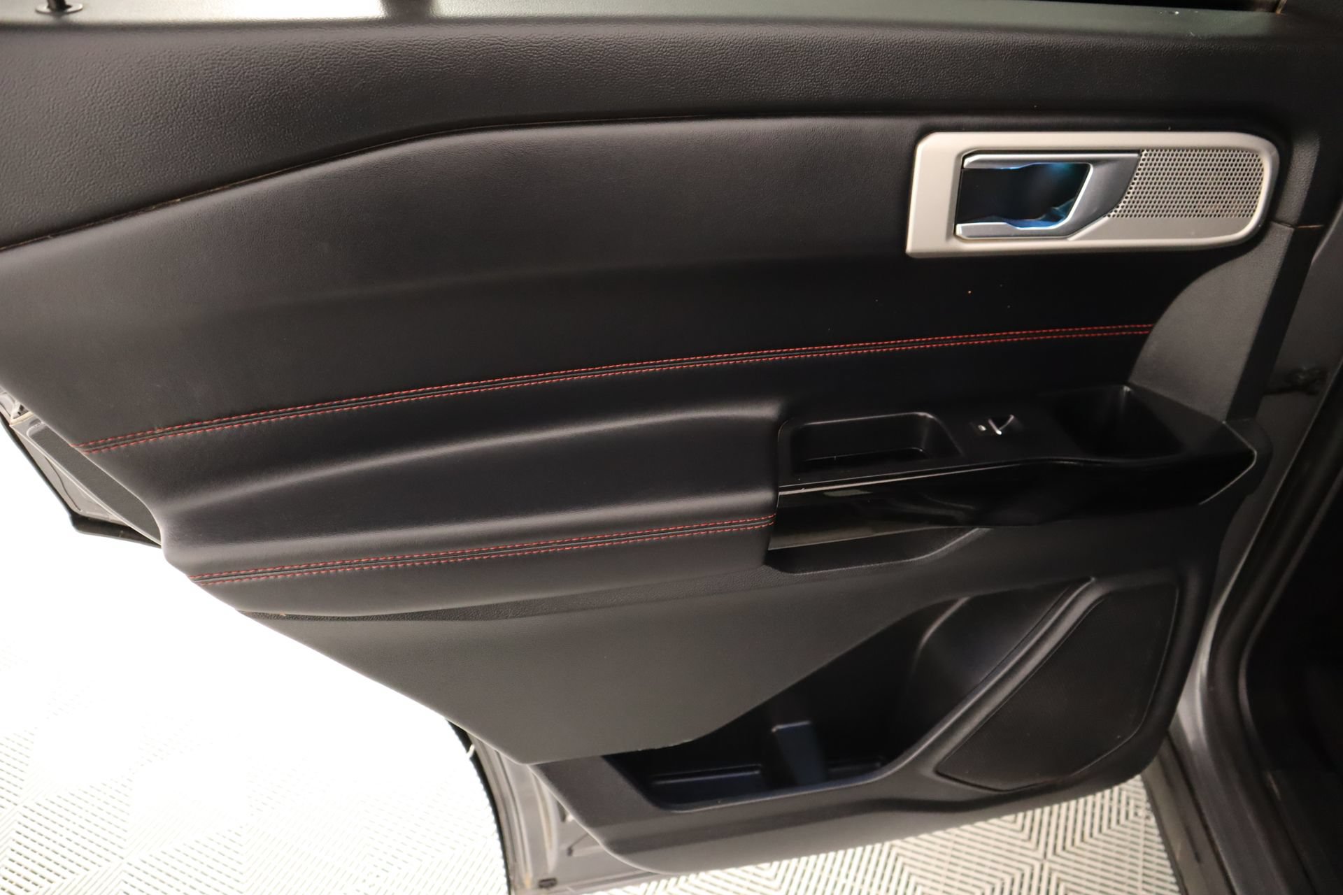 Used 2022 Ford Explorer ST-Line AWD/4WD image 18
