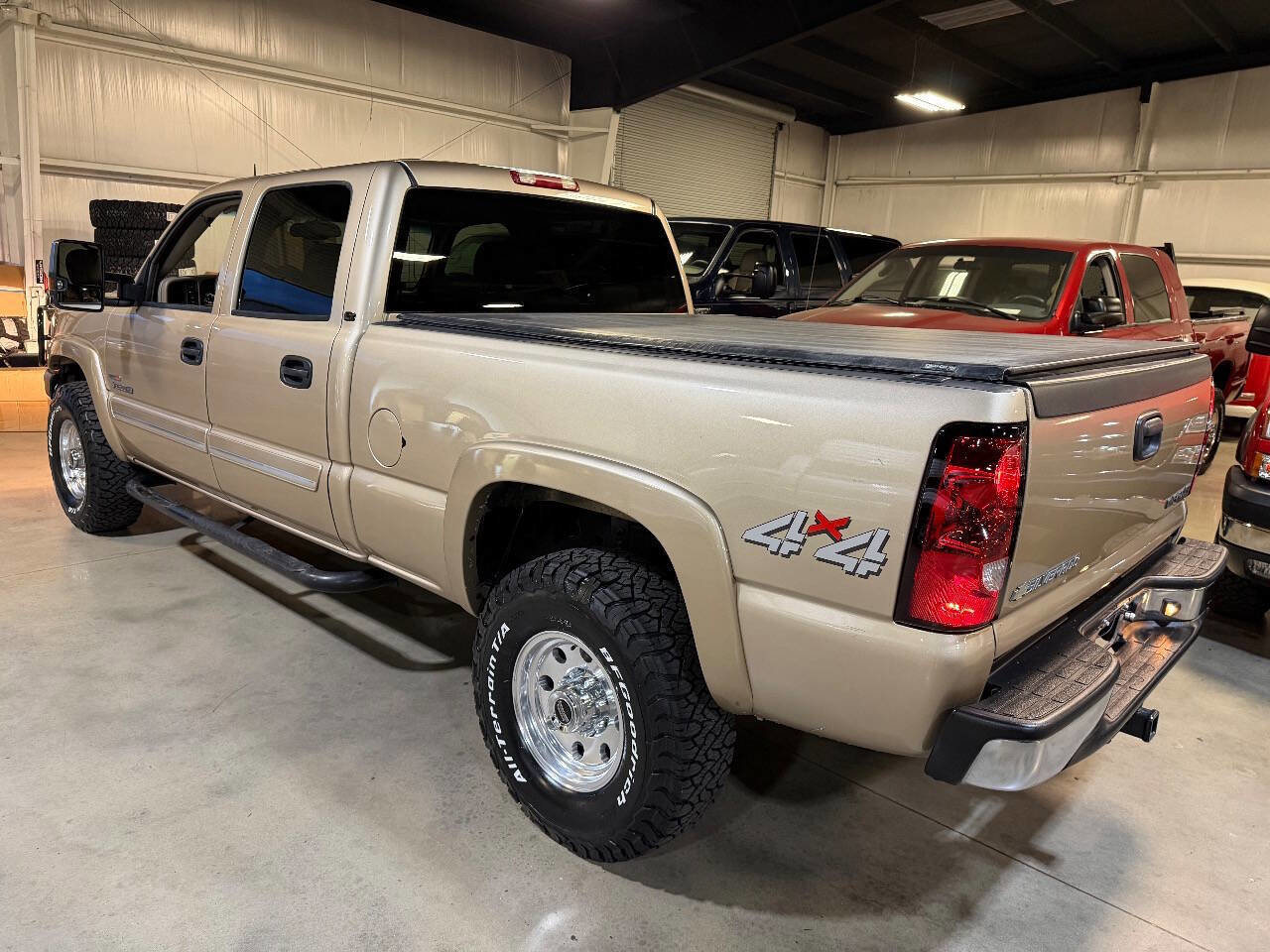 Used 2005 Chevrolet Silverado 2500 LT w/ Heavy-Duty Power Package image 2