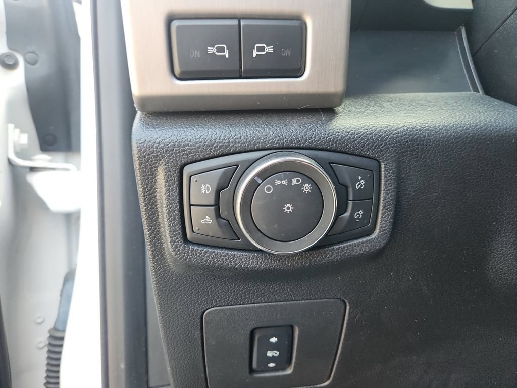 Used 2016 Ford F150 Platinum w/ Equipment Group 701A Luxury AWD/4WD image 27