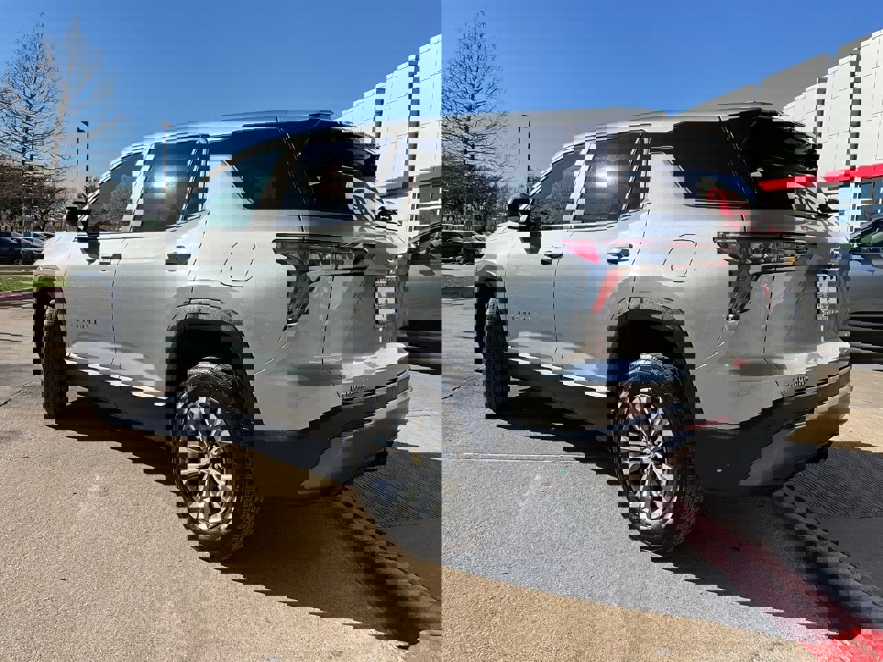 Used 2025 Chevrolet Equinox LT image 8