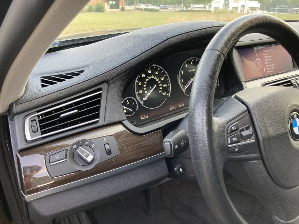 Used 2011 BMW 750Li xDrive AWD/4WD image 24