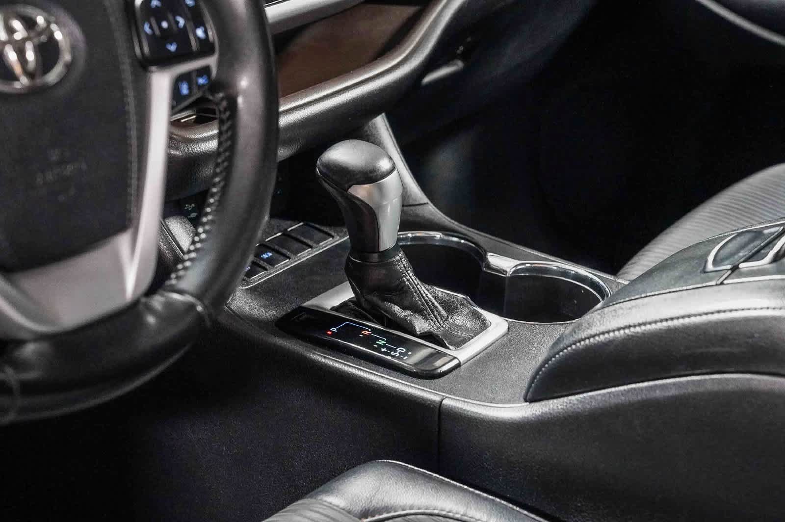 Certified 2019 Toyota Highlander Plus FWD image 25
