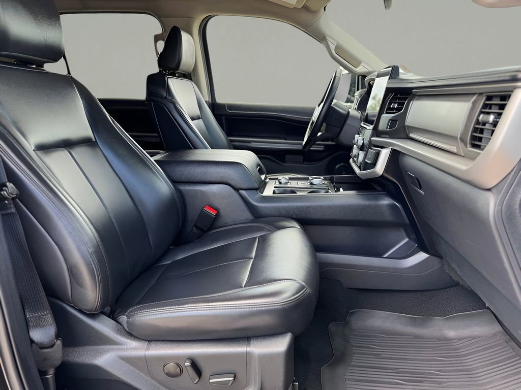 Used 2024 Ford Expedition XLT image 17