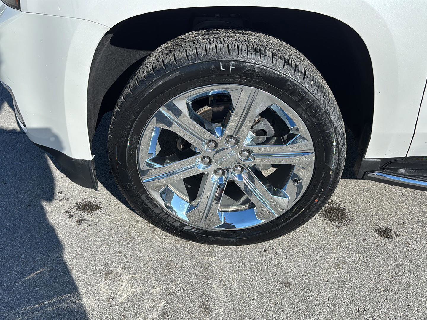 Used 2020 GMC Yukon SLT w/ Premium Edition image 9