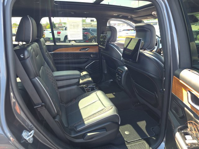 Used 2024 Jeep Grand Cherokee L Summit AWD/4WD image 42