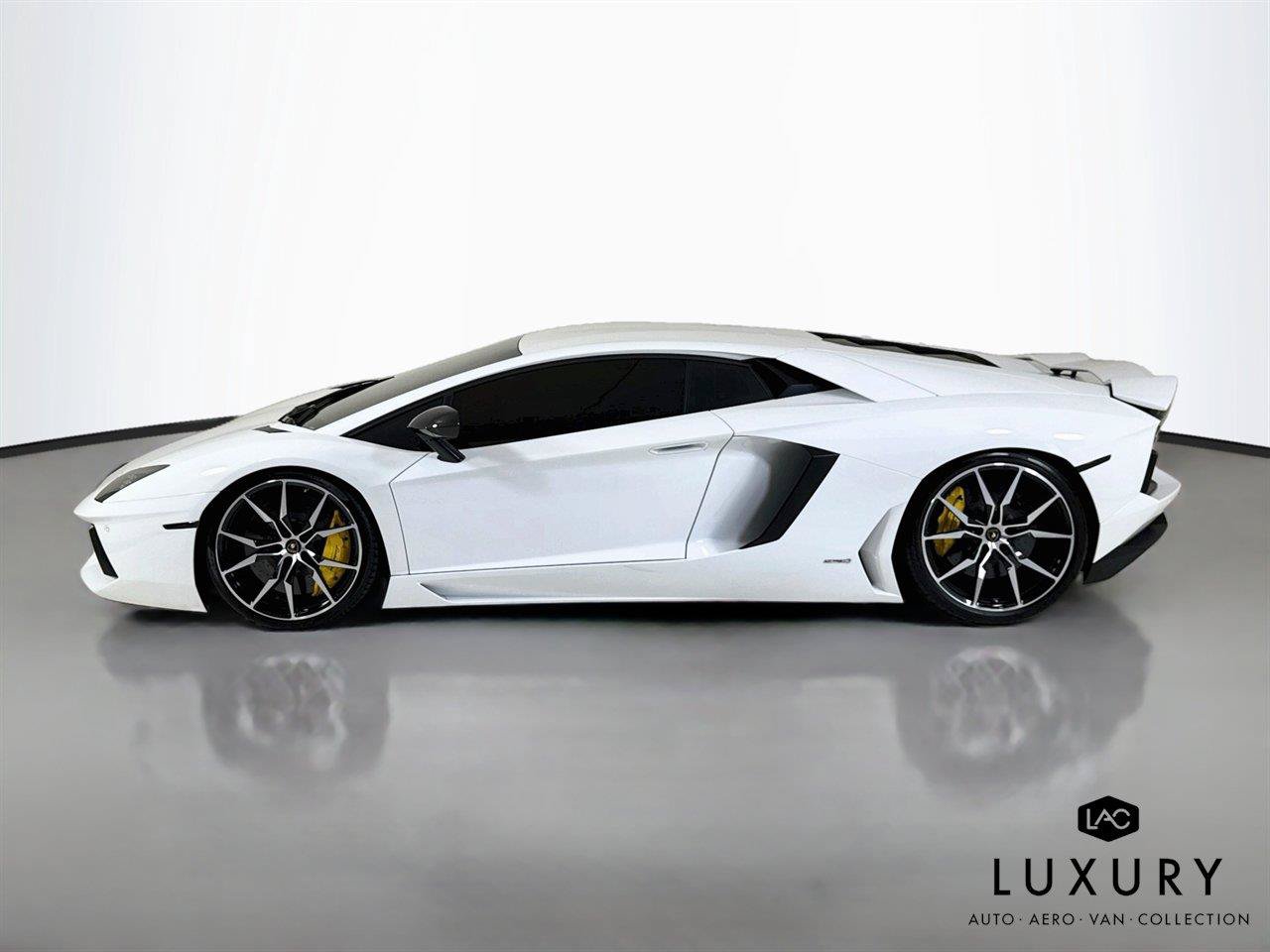 Used 2017 Lamborghini Aventador LP 700-4 AWD/4WD image 9