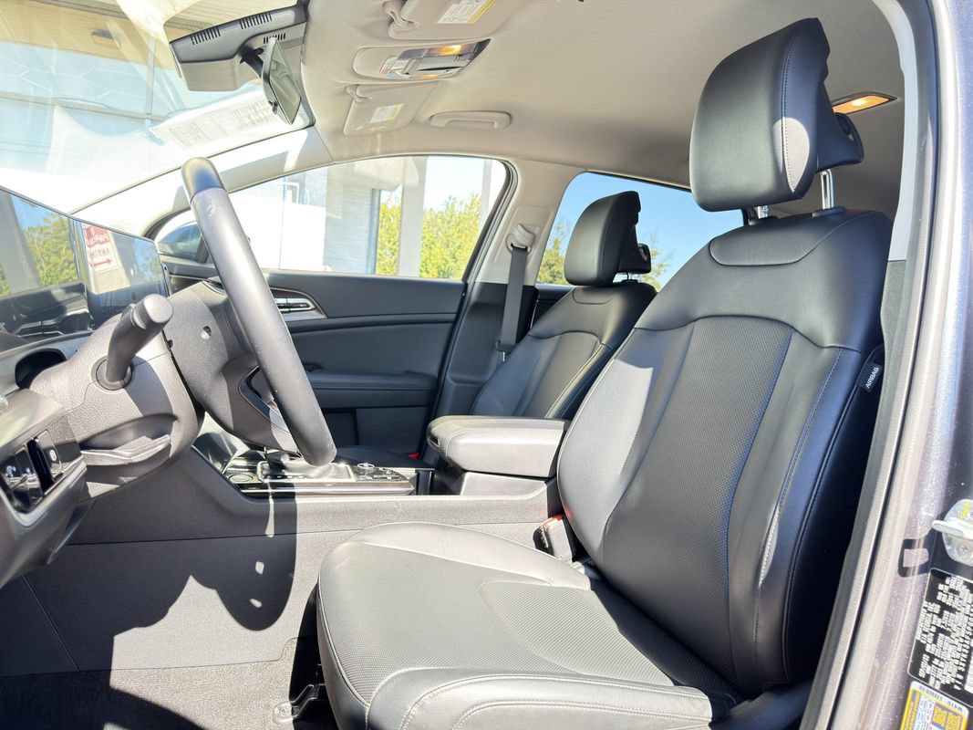 Used 2023 Kia Sportage EX FWD image 32