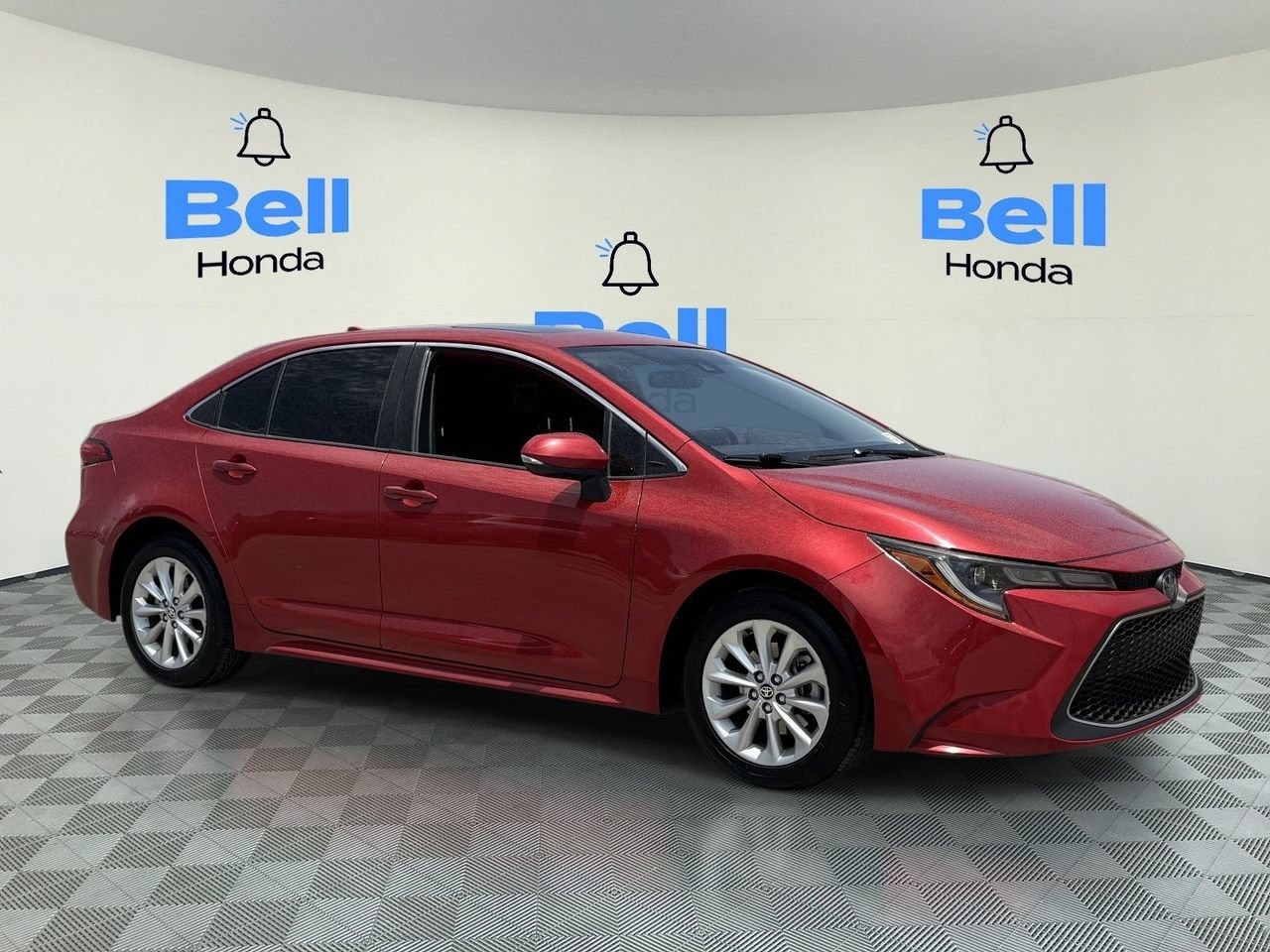 Used 2020 Toyota Corolla XLE w/ Carpet Mat Package (TMS) FWD image 6
