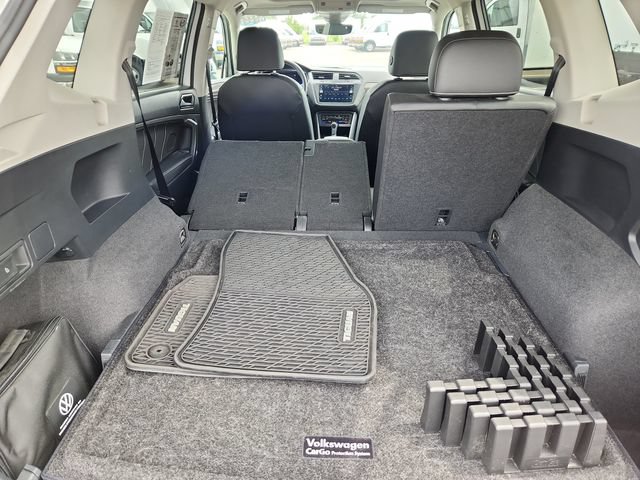 Used 2022 Volkswagen Tiguan SE w/ Panoramic Sunroof Package AWD/4WD image 35