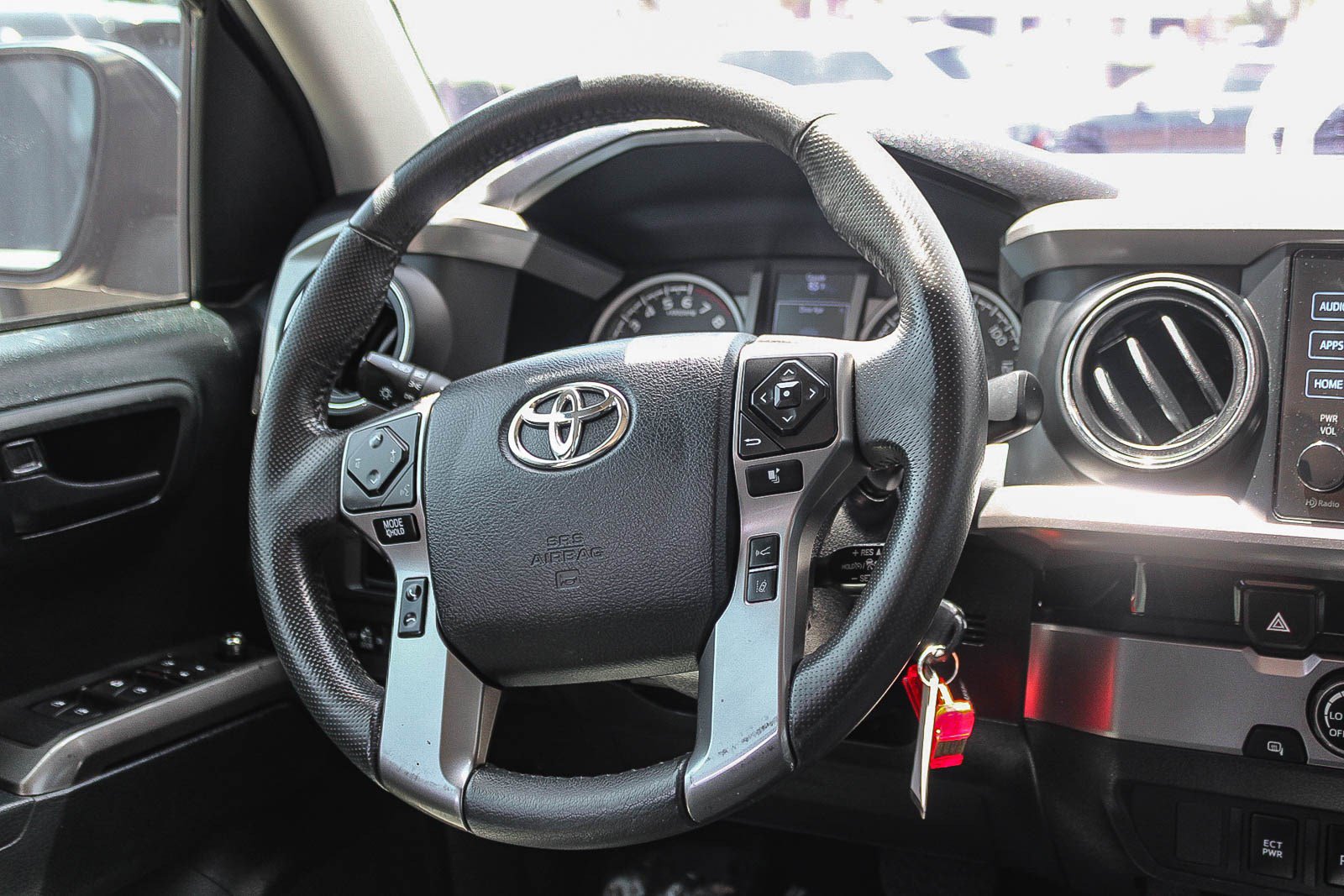 Used 2018 Toyota Tacoma SR5 RWD image 17