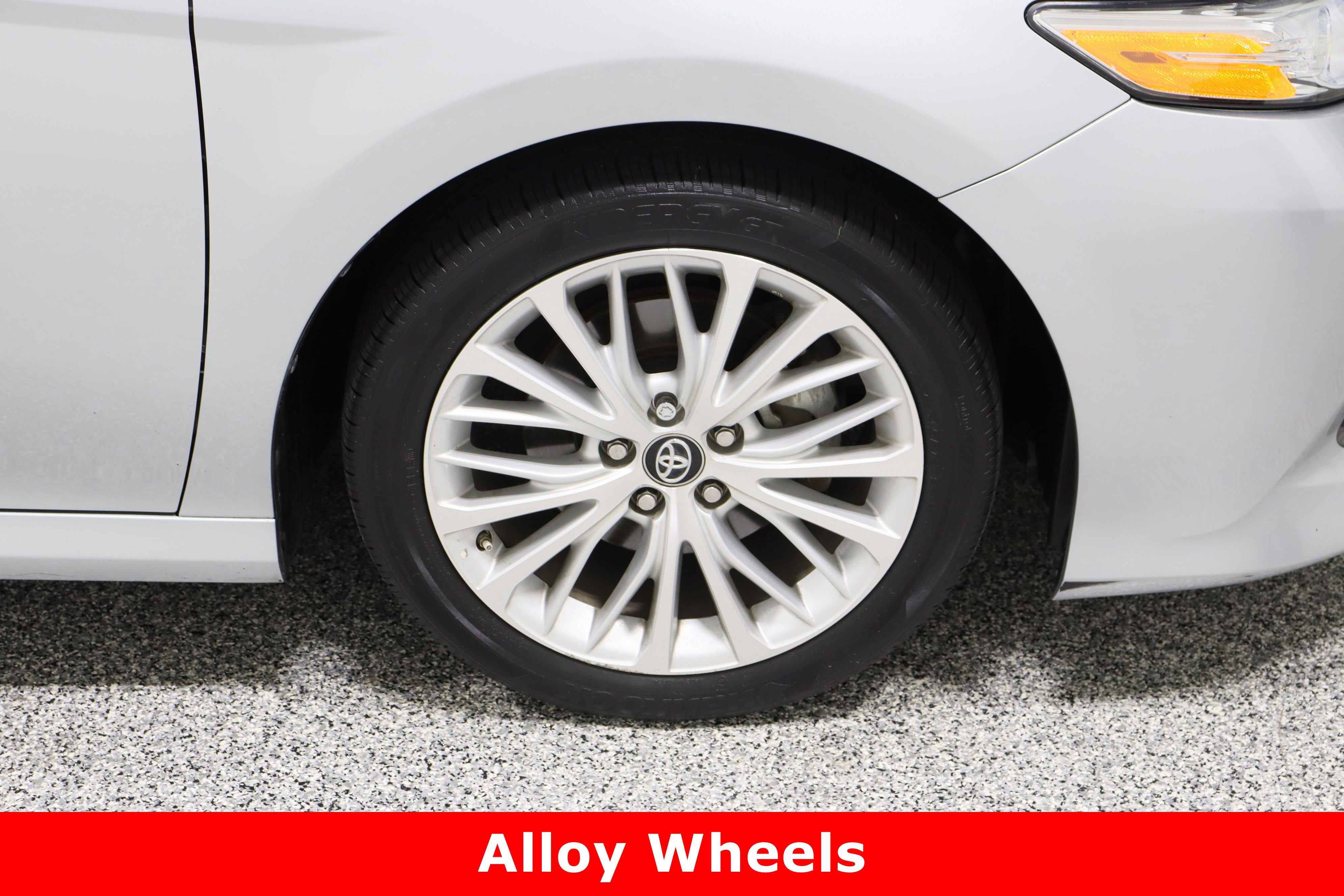 Certified 2018 Toyota Camry XLE image 5