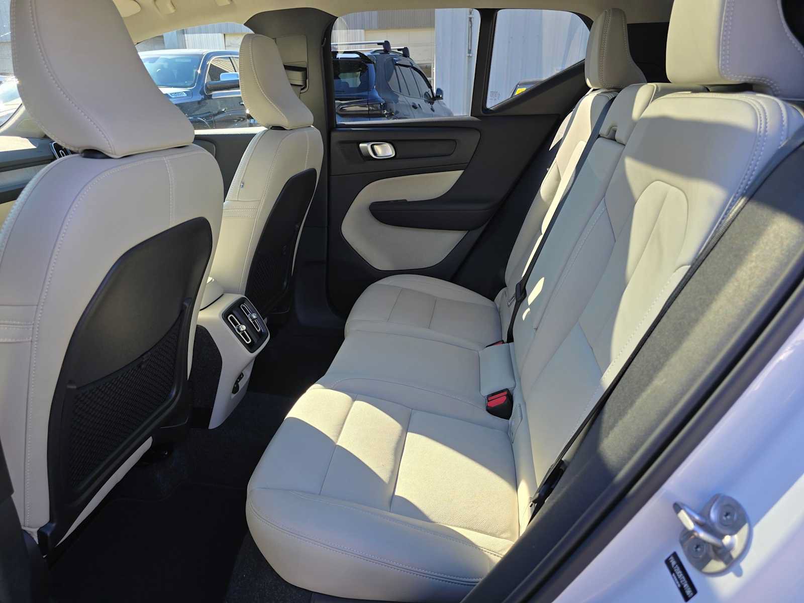 Certified 2026 Volvo XC40 B5 Plus AWD/4WD image 16