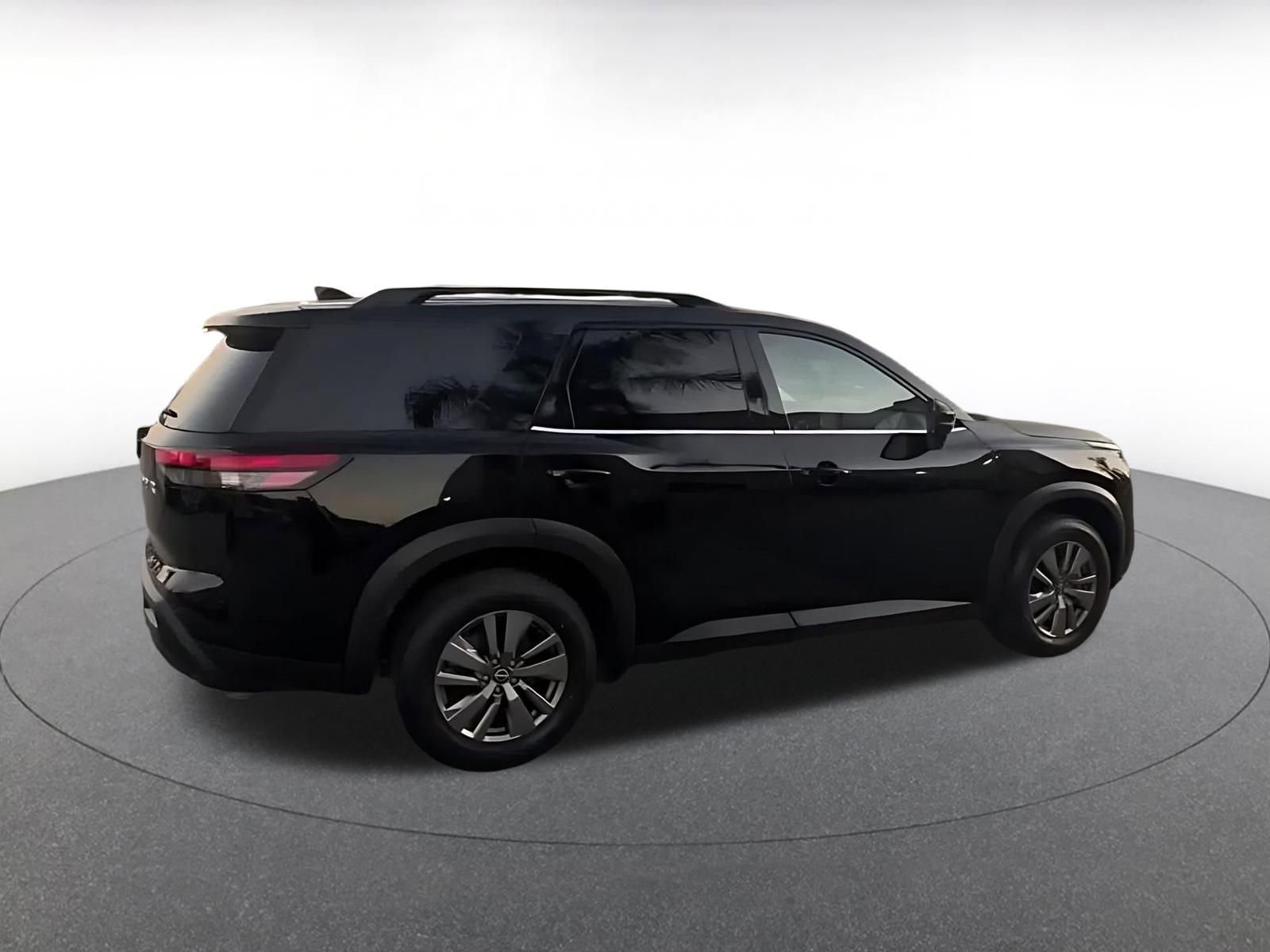 Used 2025 Nissan Pathfinder SV image 15