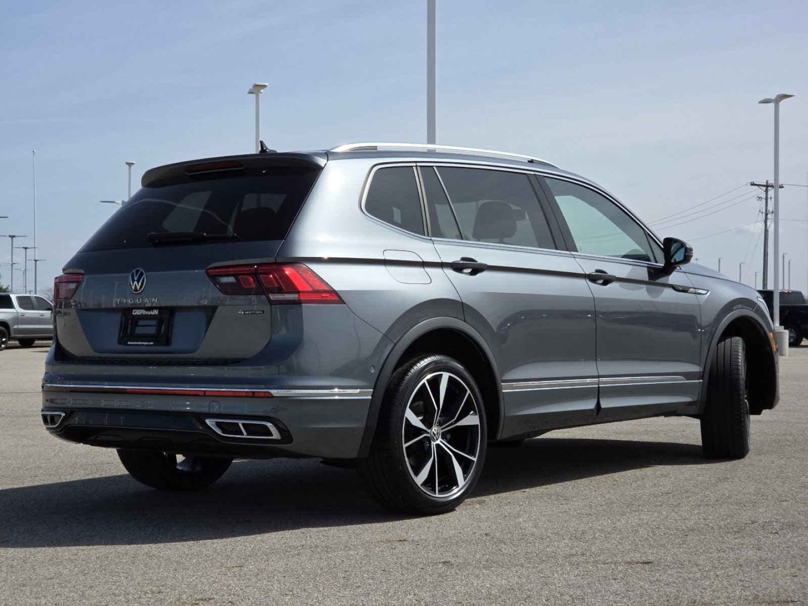 Used 2022 Volkswagen Tiguan SEL R-Line image 18