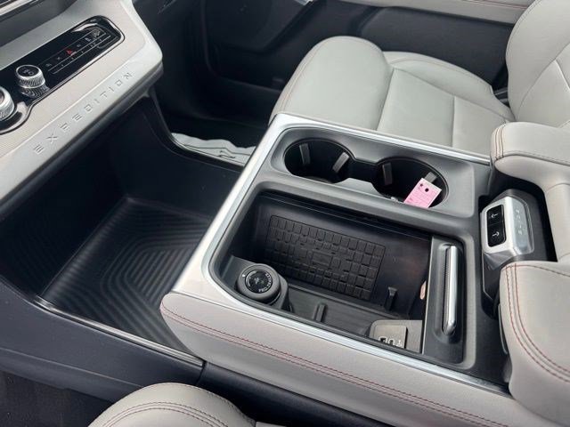 Used 2025 Ford Expedition Active image 23