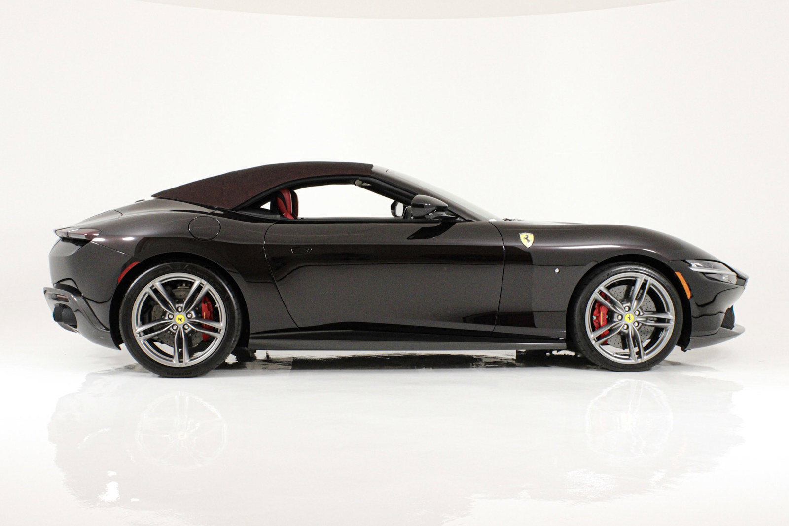 Certified 2024 Ferrari Roma Spider RWD image 15