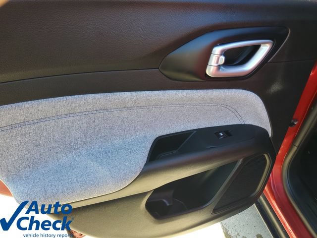 Used 2025 Jeep Compass Latitude AWD/4WD image 12