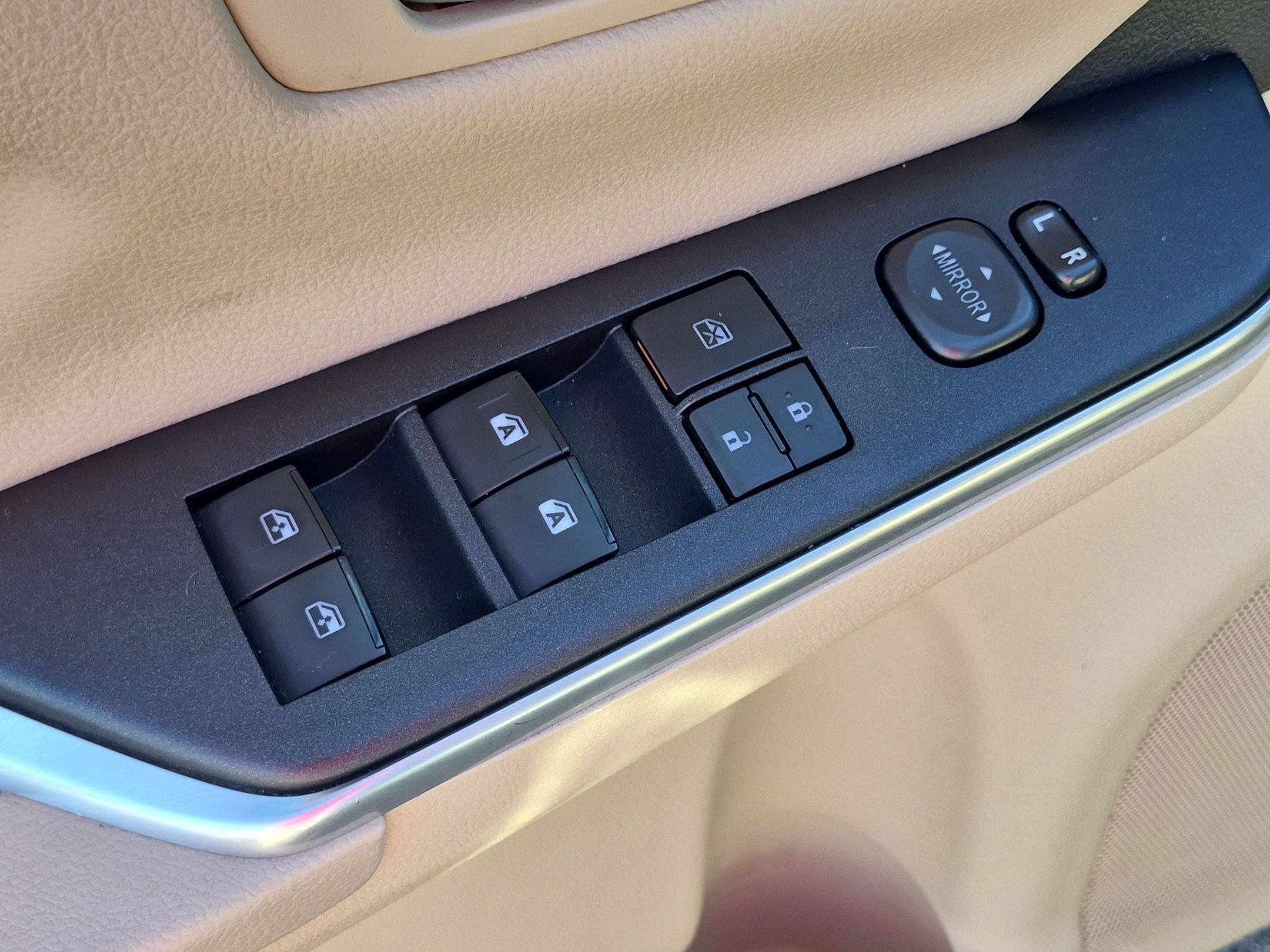 Used 2016 Toyota Camry LE FWD image 14