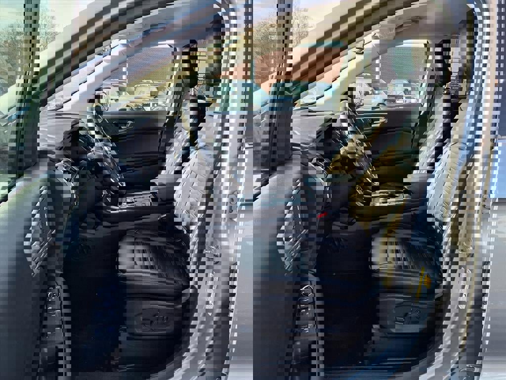 Used 2022 Ford Edge SEL image 16