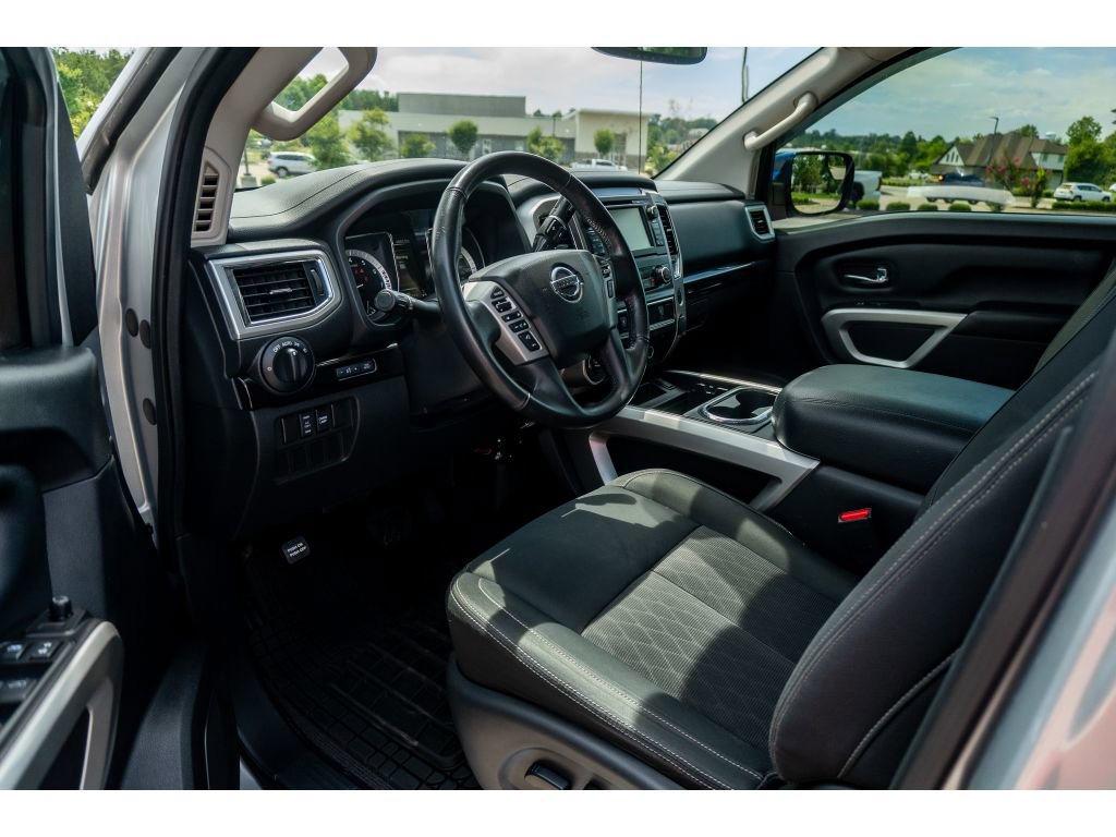 Used 2018 Nissan Titan SV w/ SV Convenience Package AWD/4WD image 10