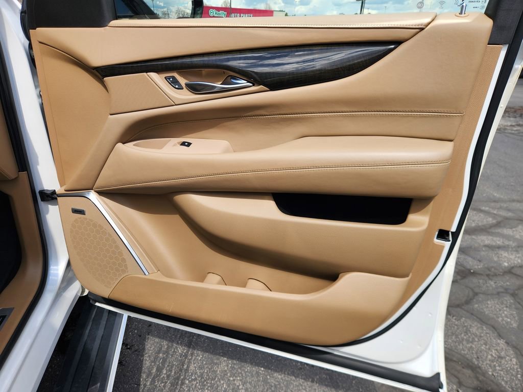 Used 2019 Cadillac Escalade ESV Platinum image 10