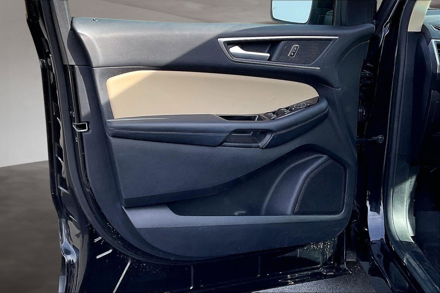 Used 2020 Ford Edge SEL w/ Cold Weather Package image 20