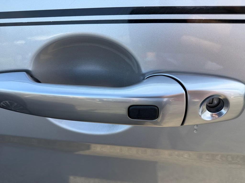 Used 2017 Ford Explorer Platinum image 29