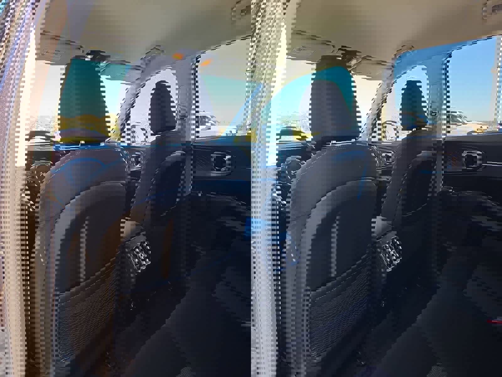 Certified 2025 Kia Sorento LX image 17