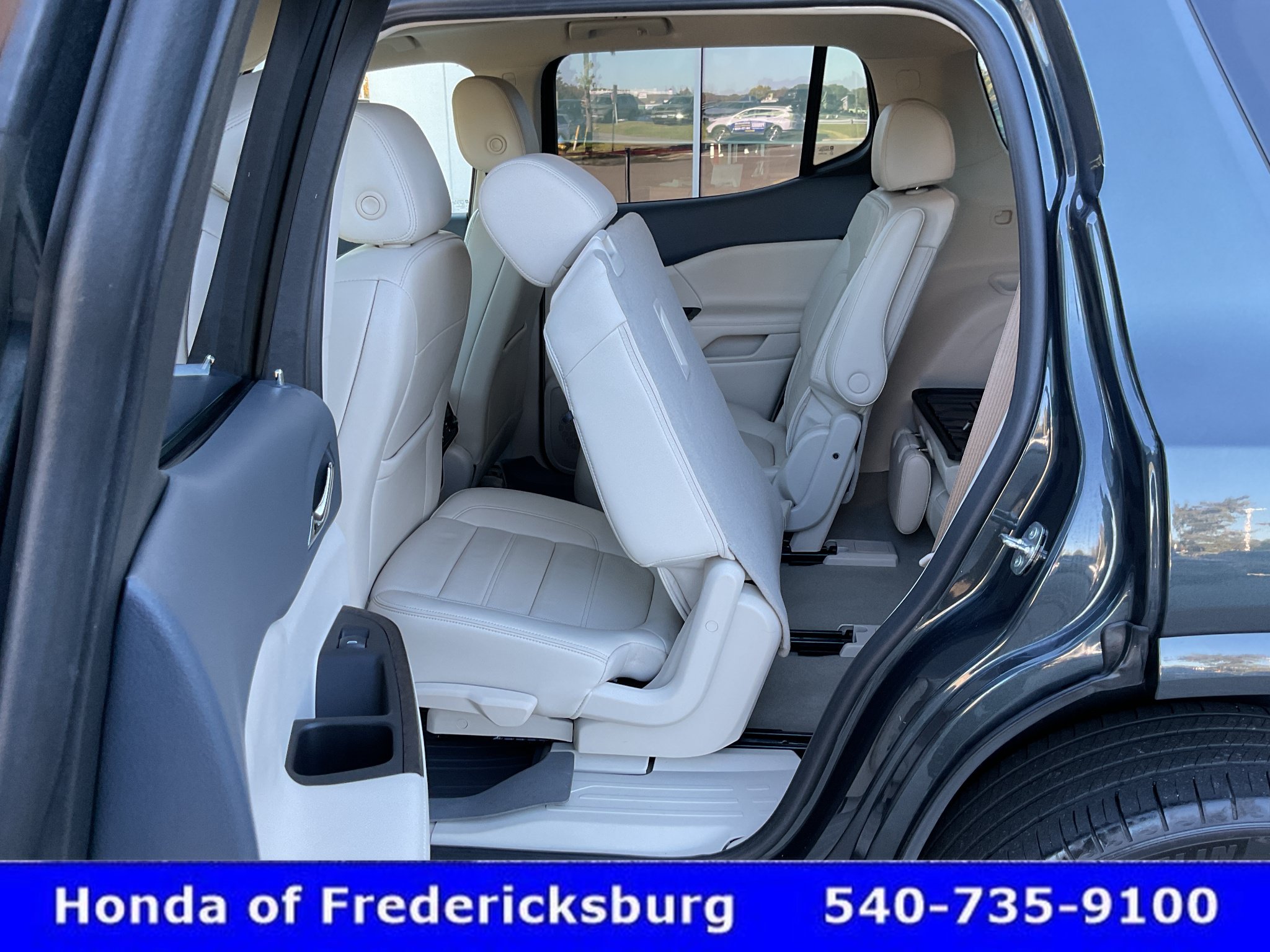 Used 2023 GMC Acadia Denali w/ Denali Ultimate Package FWD image 30