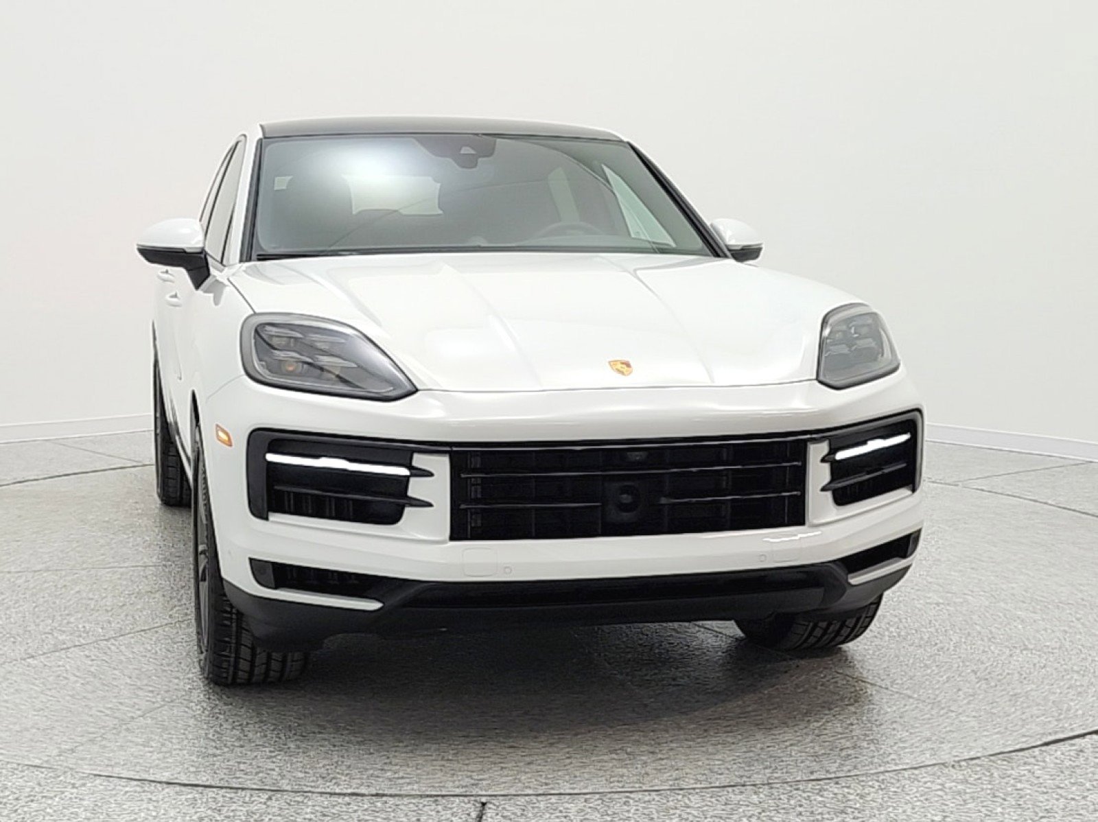 Used 2024 Porsche Cayenne Coupe image 2