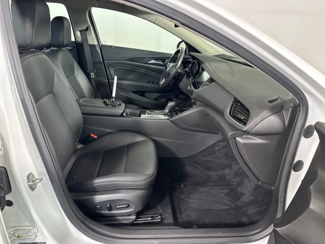 Used 2018 Buick Regal Essence w/ Driver Confidence Package #1 image 32