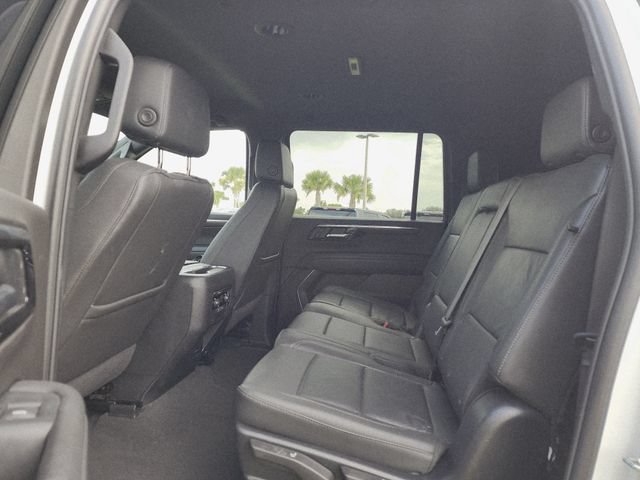 Used 2025 Chevrolet Suburban LT AWD/4WD image 19