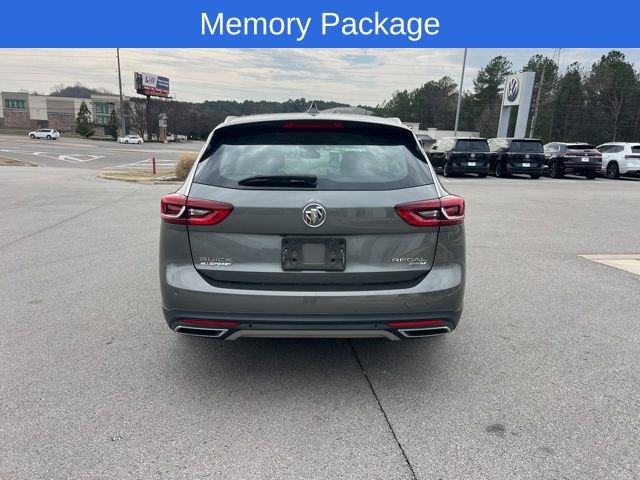 Used 2018 Buick Regal Essence w/ Driver Confidence Package #1 image 4