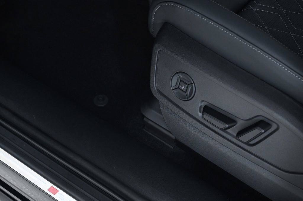 New 2025 Audi SQ5 Premium Plus image 18