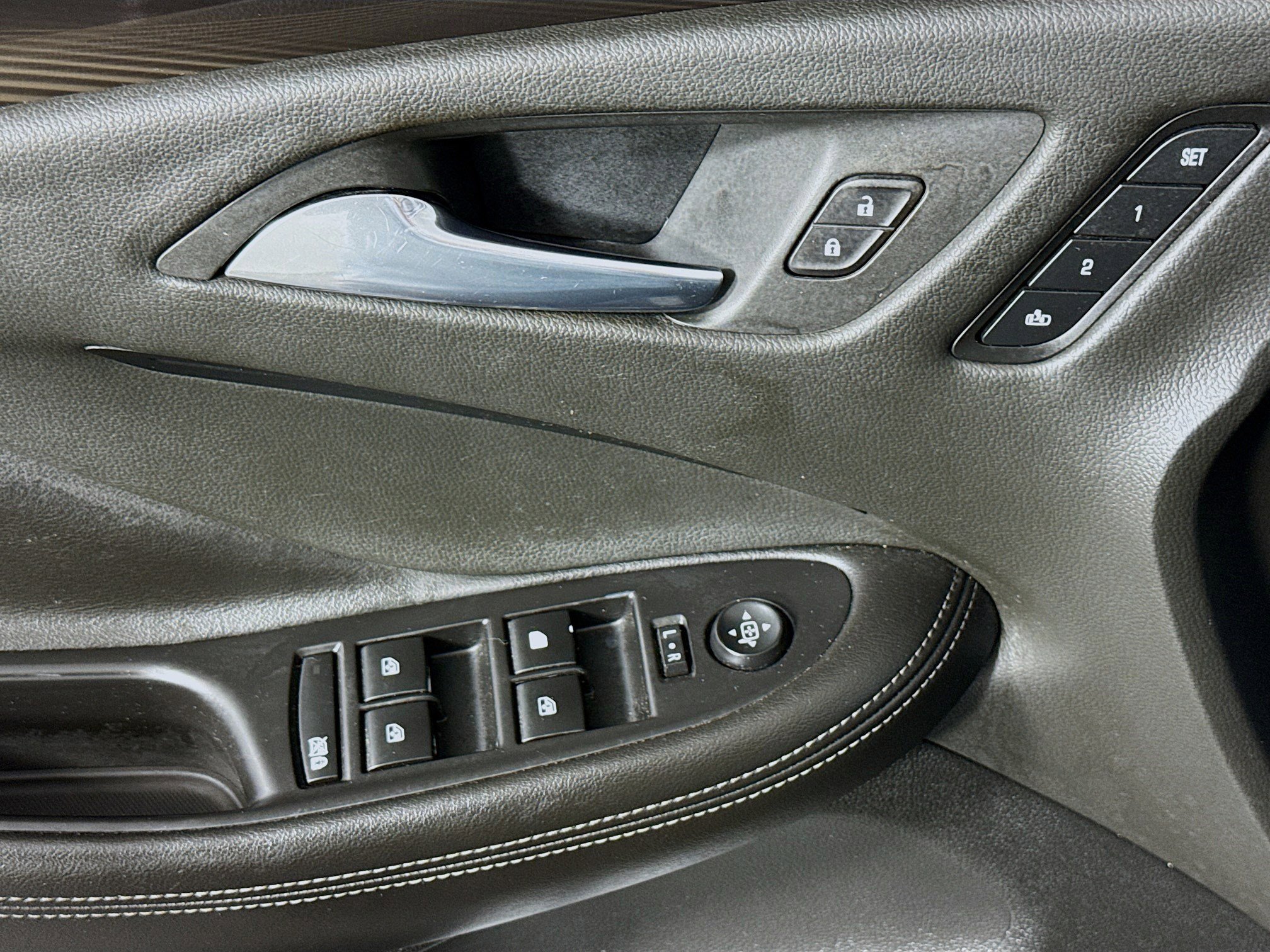 Used 2019 Buick Envision Essence image 24